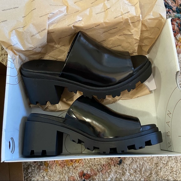 SOLD OU Sydney treaded mule sandal - Picture 7 of 7